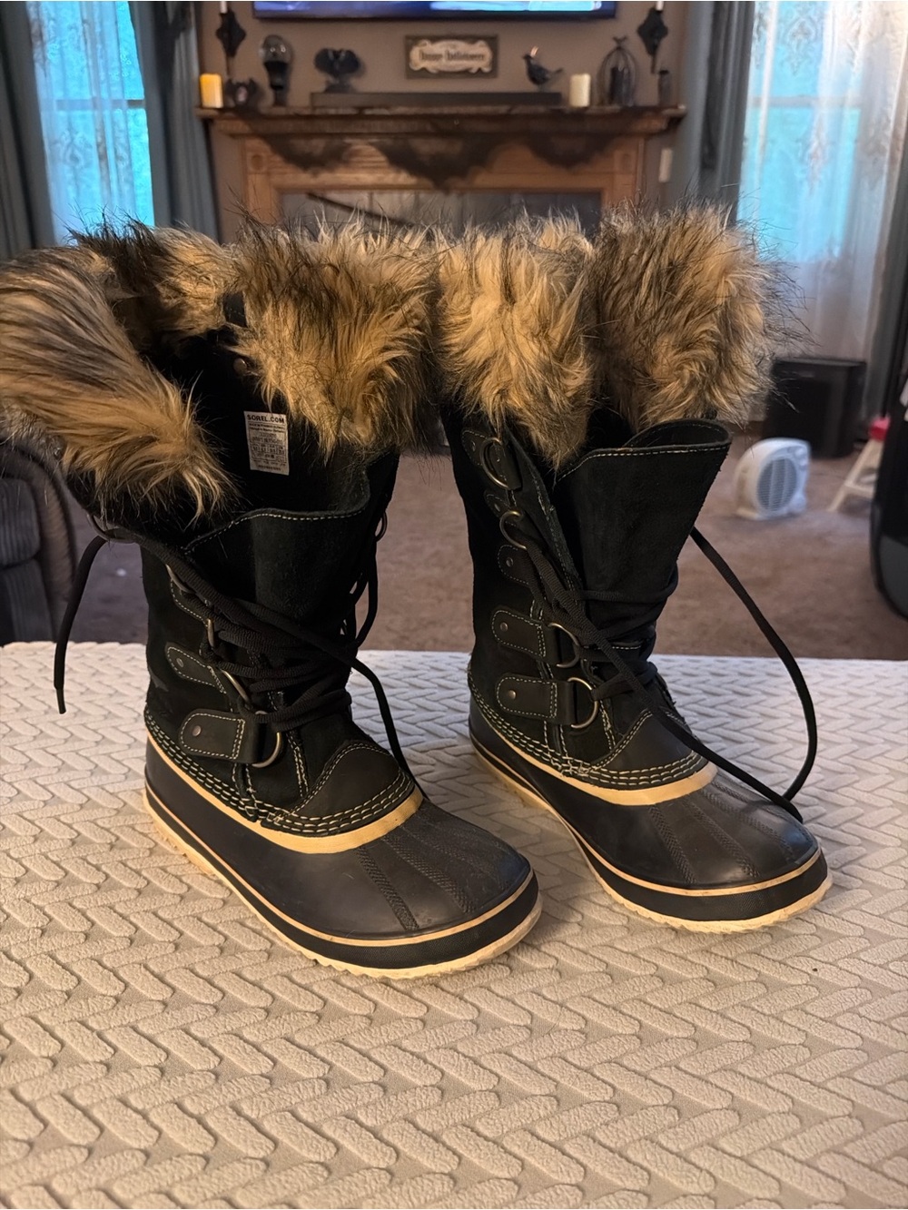 Sorel Black and Tan Faux Fur-Lined Winter Lace-Up Boots